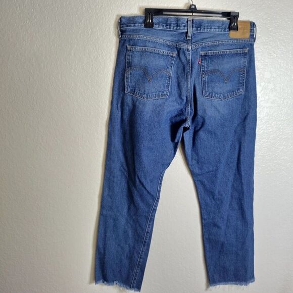 Levi's Premium Wedgie Straight Fit Women's distressed Jeans sz 32 - Picture 8 of 12